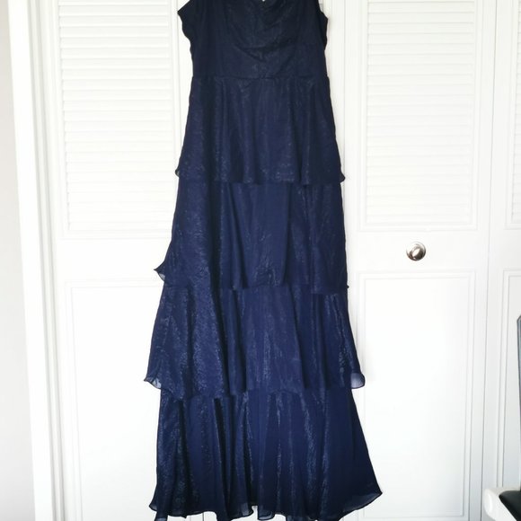 Formal dress - Picture 2 of 6